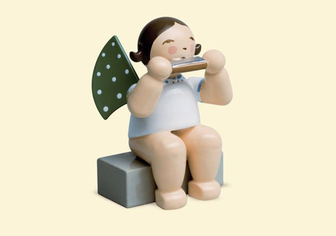 Angel With Mouth Organ – Sitting